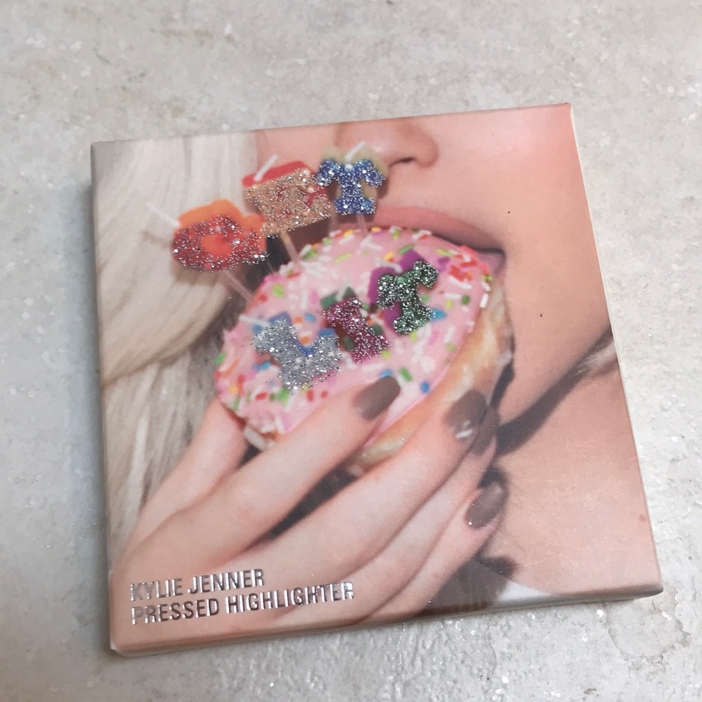 NIB Kylie Cosmetics Champagne Showers Highlighter